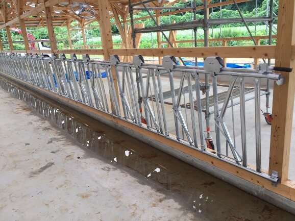 連動スタンチョン