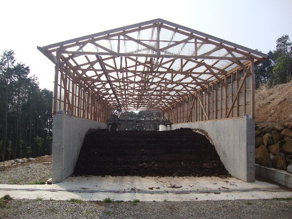 スクリュー撹拌発酵機