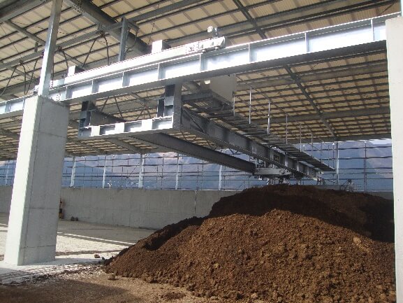 スクリュー撹拌発酵機