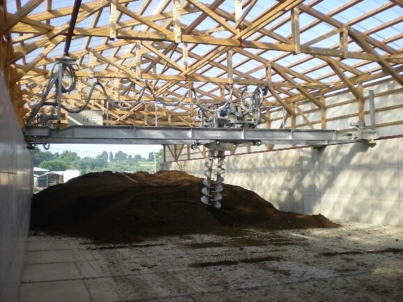 スクリュー撹拌発酵機