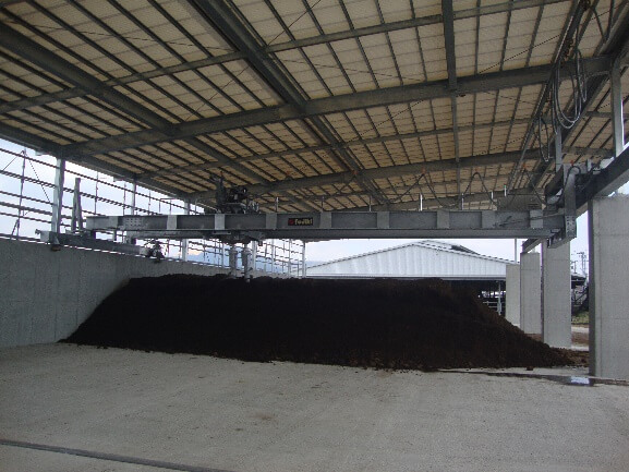 スクリュー撹拌発酵機