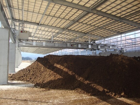 スクリュー撹拌発酵機