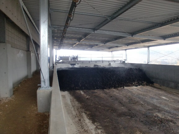 スクリュー撹拌発酵機